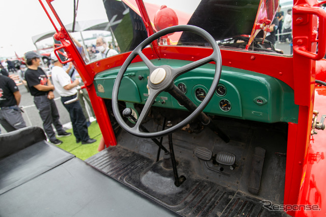 80年前の消防車が動いた! 初の国産ポンプ車「ニッサン180型」レストア&展示…東京国際消防防災展2023