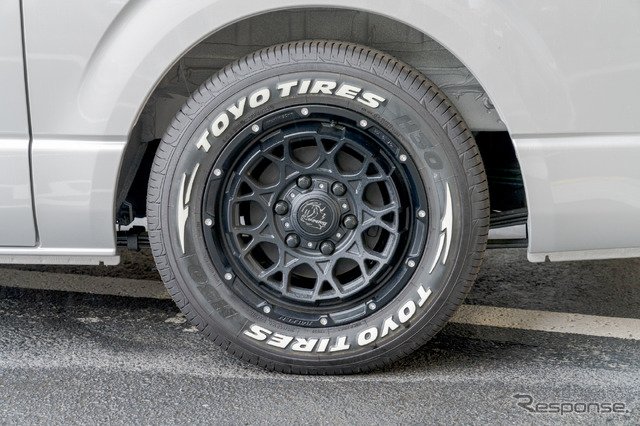 16×6.5J+38のBalken LHOTZEとTOYO H30の組み合わせとなる。