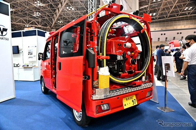 トーハツの軽4WD小型消防車デッキバンタイプ(東京国際消防防災展2023)