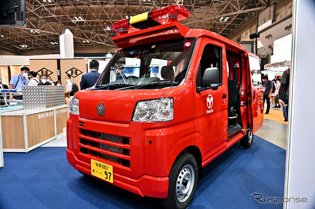 トーハツの軽4WD小型消防車デッキバンタイプ(東京国際消防防災展2023)