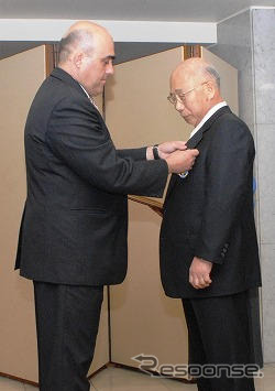 新日本石油の渡会長、ルーマニア国家勲章を受章