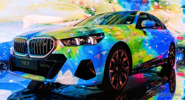 BMW i5 のアートカー(アートバーゼル2023)