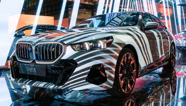 BMW i5 のアートカー(アートバーゼル2023)