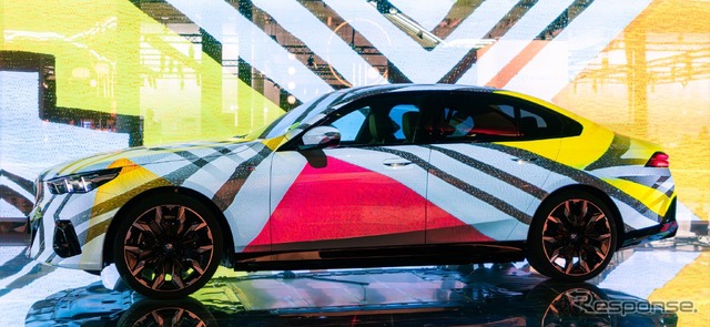 BMW i5 のアートカー(アートバーゼル2023)