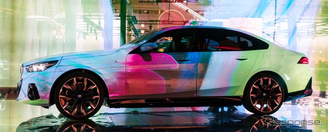 BMW i5 のアートカー(アートバーゼル2023)