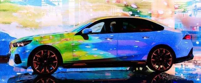 BMW i5 のアートカー(アートバーゼル2023)