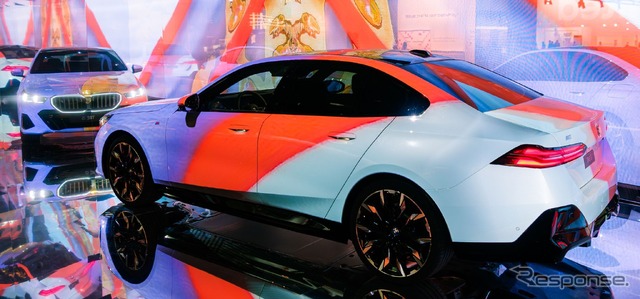 BMW i5 のアートカー(アートバーゼル2023)