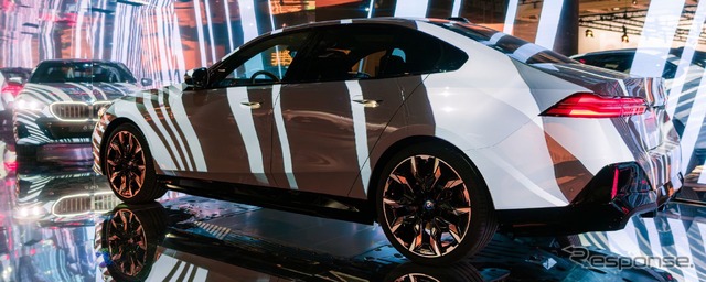 BMW i5 のアートカー(アートバーゼル2023)