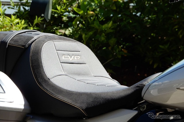 展示されたハーレー「CVO」