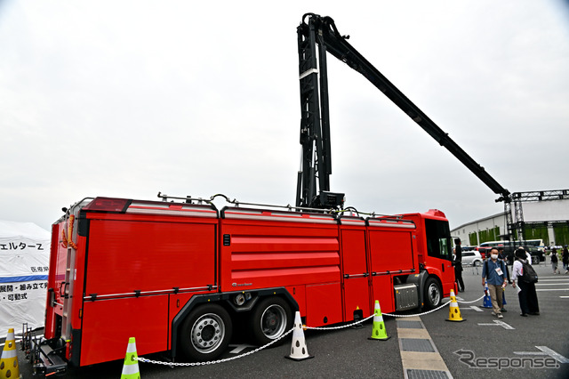 ローゼンバウアー・エコニック屈折放水塔車(テイセン扱い、東京国際消防防災展2023)