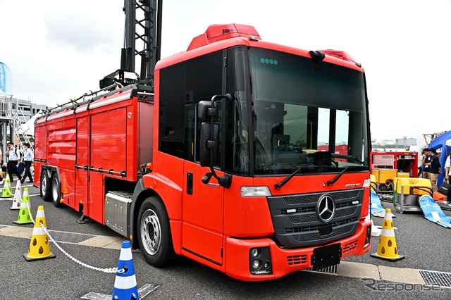 ローゼンバウアー・エコニック屈折放水塔車(テイセン扱い、東京国際消防防災展2023)