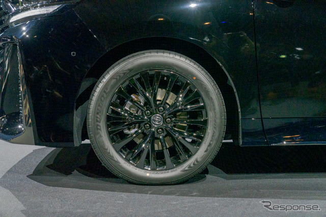 225/55R19タイヤ&19×7Jアルミホイール(ブラックスパッタリング塗装)。
