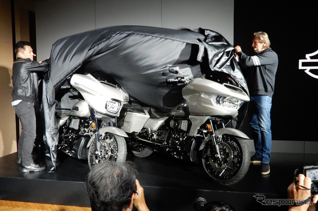 新モデルお披露目の様子