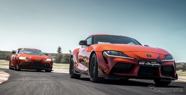 トヨタ GR スープラ の「GT4 100thエディション・トリビュート」(右)と GR スープラ GT4