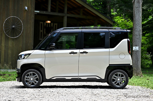 三菱 デリカミニ T Premium 4WD