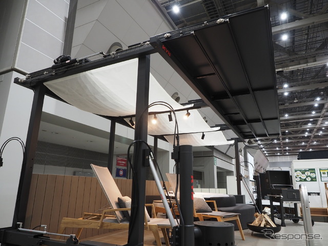 天井は電動油圧シリンダを使用し開閉する(東京トレーラーハウスショー)