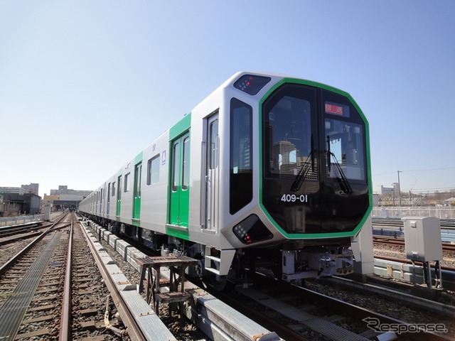 コスモスクエア方の400系409-01。撮影会では営業運行では使わない行先表示も掲出される。