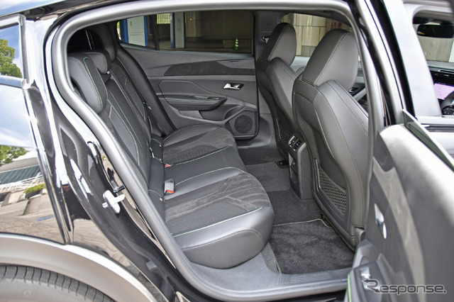 プジョー 408 GT(1.2リットルターボ)