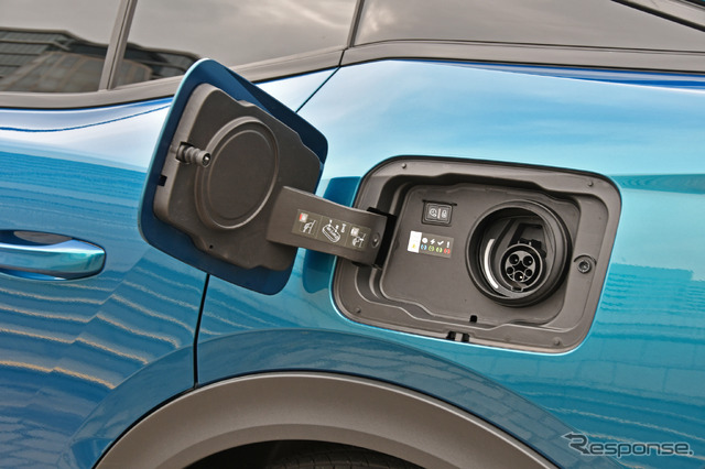 プジョー 408 GTハイブリッド(PHEV)