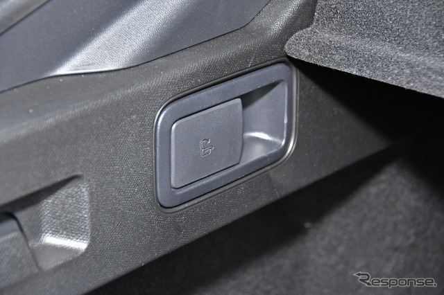プジョー 408 GTハイブリッド(PHEV)