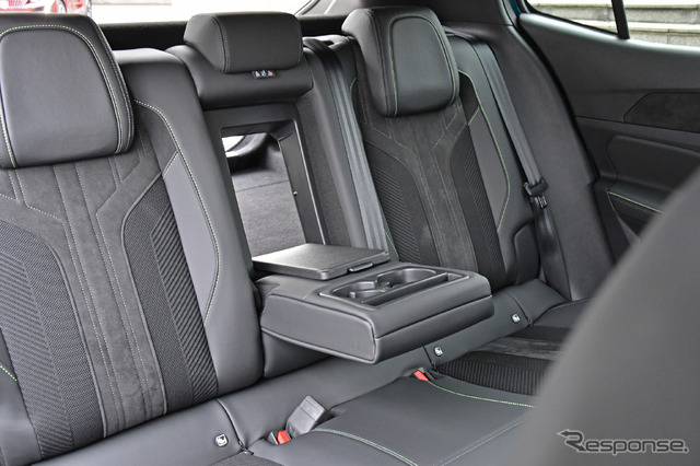 プジョー 408 GTハイブリッド(PHEV)