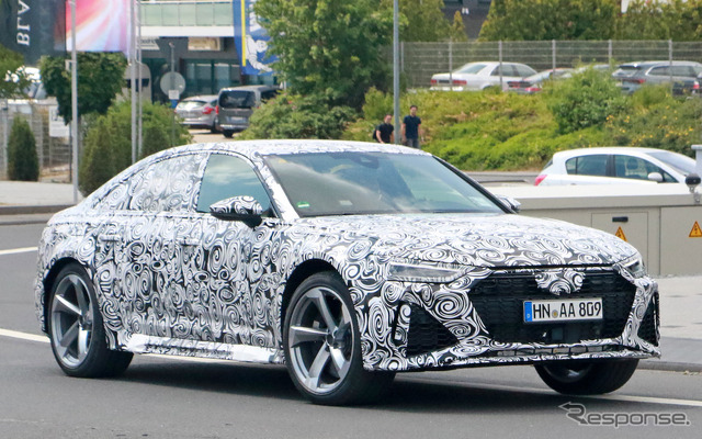 アウディ RS7と思われるプロトタイプ(スクープ写真)