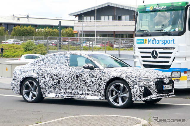 アウディ RS7と思われるプロトタイプ(スクープ写真)