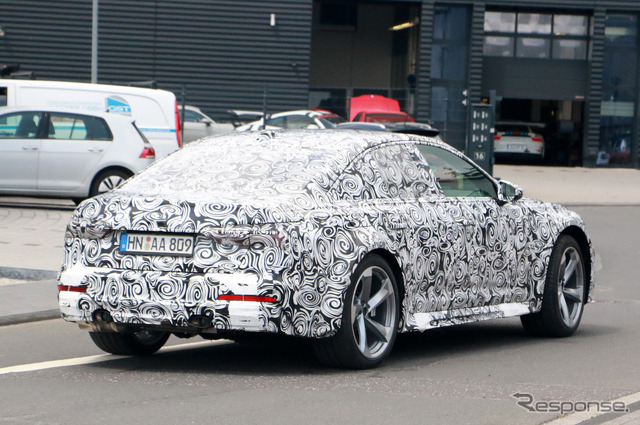 アウディ RS7と思われるプロトタイプ(スクープ写真)