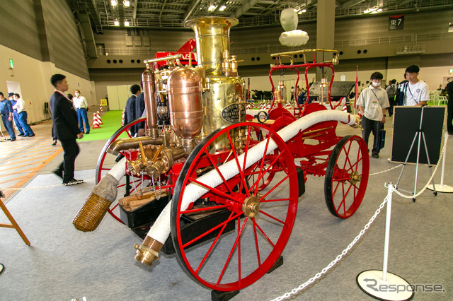 働くクルマの先輩たち! 100年以上も昔のクラシックな消防車がズラリ…東京国際消防防災展2023