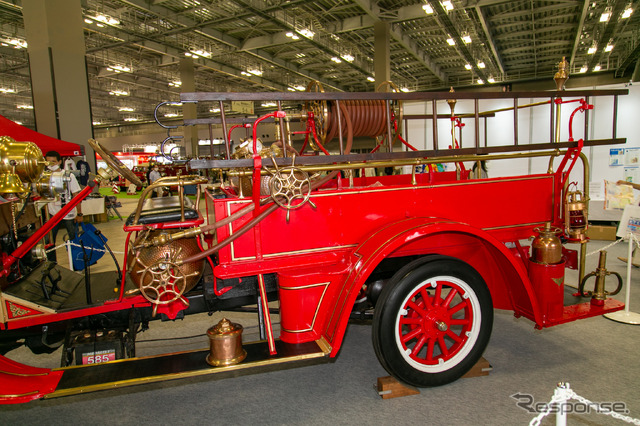 働くクルマの先輩たち! 100年以上も昔のクラシックな消防車がズラリ…東京国際消防防災展2023