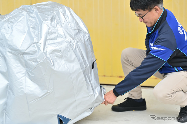 前後にアジャストコードがあり、どんな駐車の仕方にも対応