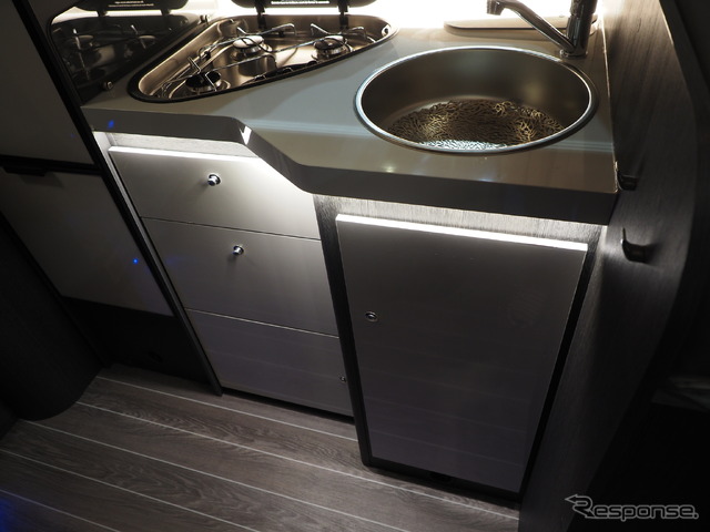 ローラーチーム「ZEFIRO 285TL」