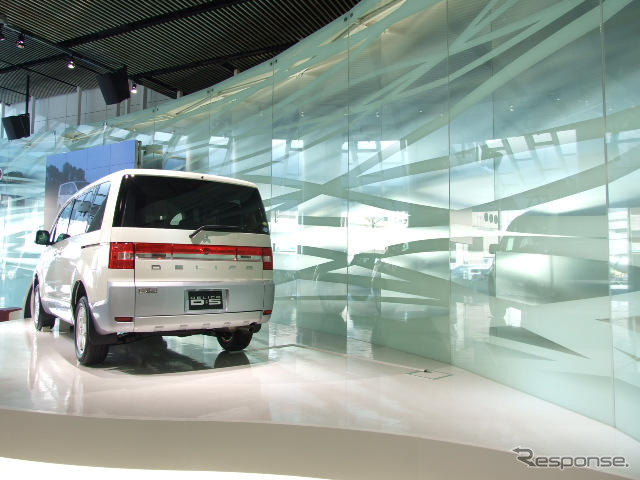 三菱自動車本社にエコ型ショールームがオープン