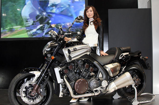 【東京モーターサイクルショー09】ヤマハのオリジナルピンズをもらおう