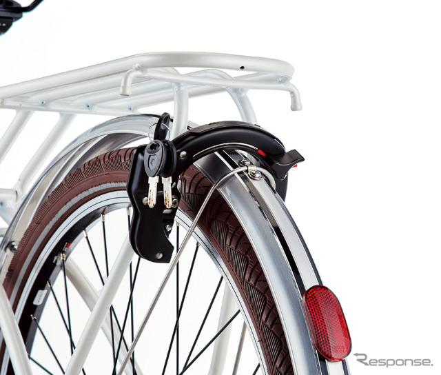 自転車後部に頑丈なリング形状のロックを標準装備(アセントC)