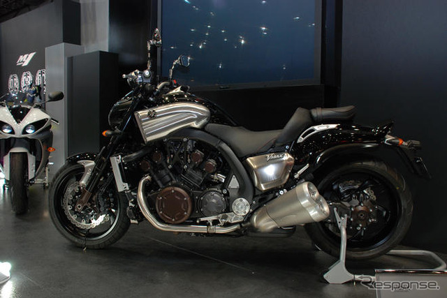 【東京モーターサイクルショー09】ヤマハ VMAX の周りは黒山の人