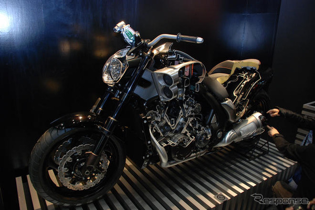 【東京モーターサイクルショー09】ヤマハ VMAX の周りは黒山の人