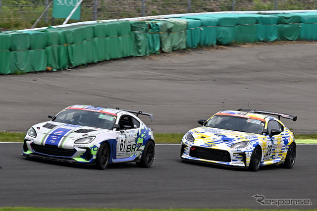 #28 ORC ROOKIE GR86 CNF Conceptと#61Team SDA Engineering BRZ CNF Concept