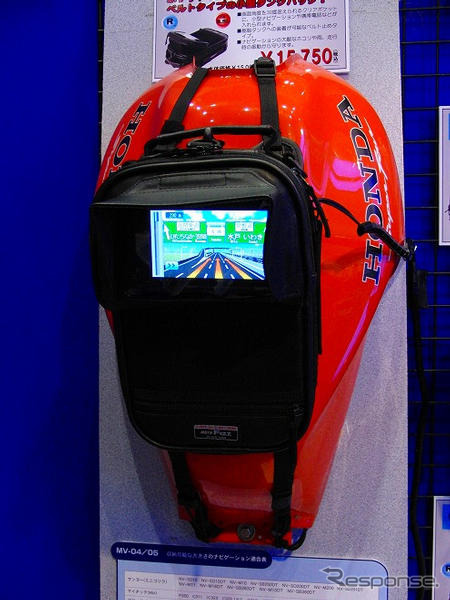 【東京モーターサイクルショー09】PNDを入れることが可能なバッグが登場