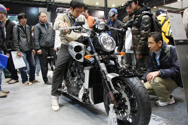 【東京モーターサイクルショー09】ヤマハ…VMAX が人気！