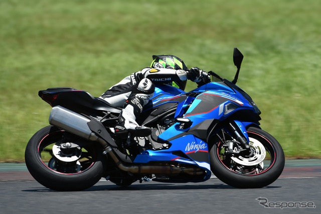 カワサキ Ninja ZX-4R SE