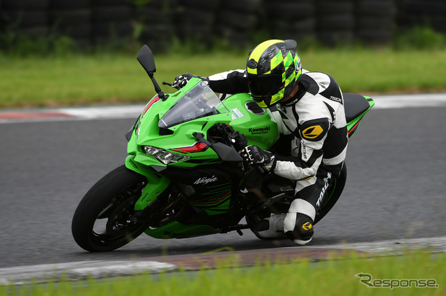 カワサキ Ninja ZX-4RR