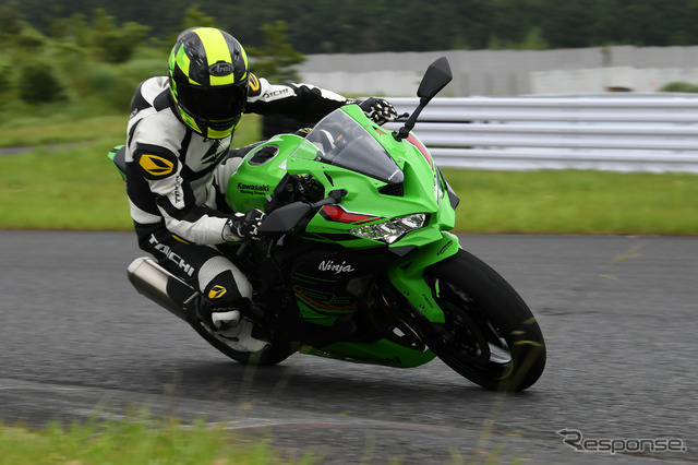 カワサキ Ninja ZX-4RR