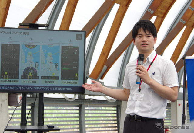 スマチャリの説明をおこなうホンダの野村さん