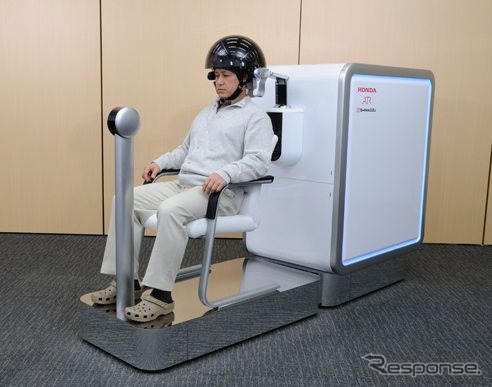 考えるだけでロボットを制御---ホンダ子会社、ATR、島津製作所が技術開発