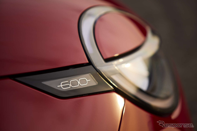 フィアット 600e の「RED」