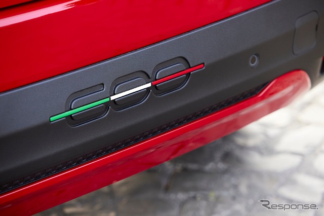 フィアット 600e の「RED」