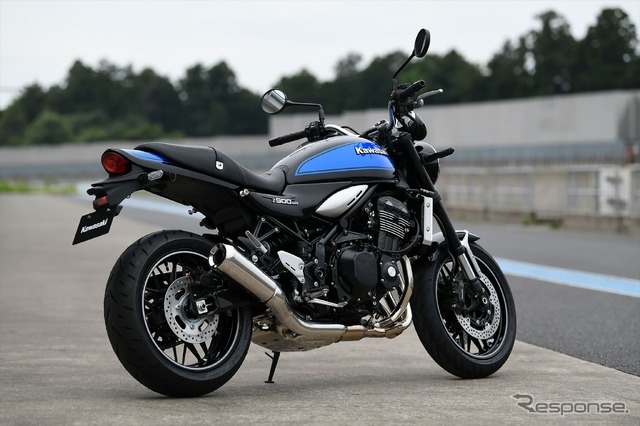 カワサキ Z900RS 新色の「ブルー×ブラック」