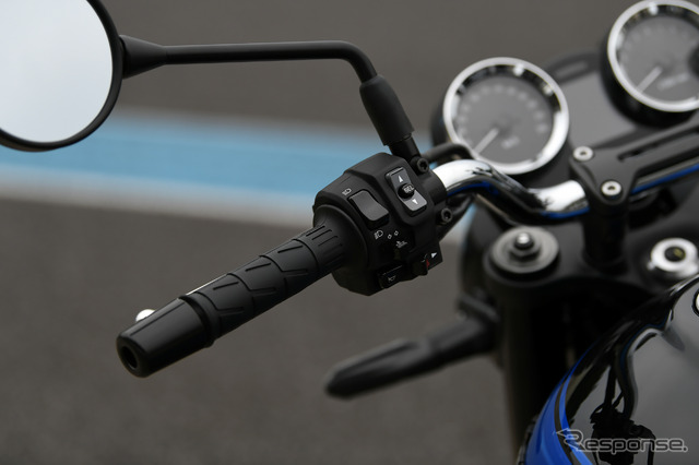 カワサキ Z900RS 新色の「ブルー×ブラック」