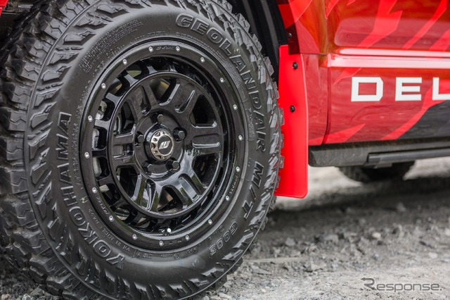 WORK製のアルミホイールと横浜ゴム製の「ジオランダー M/T G003」